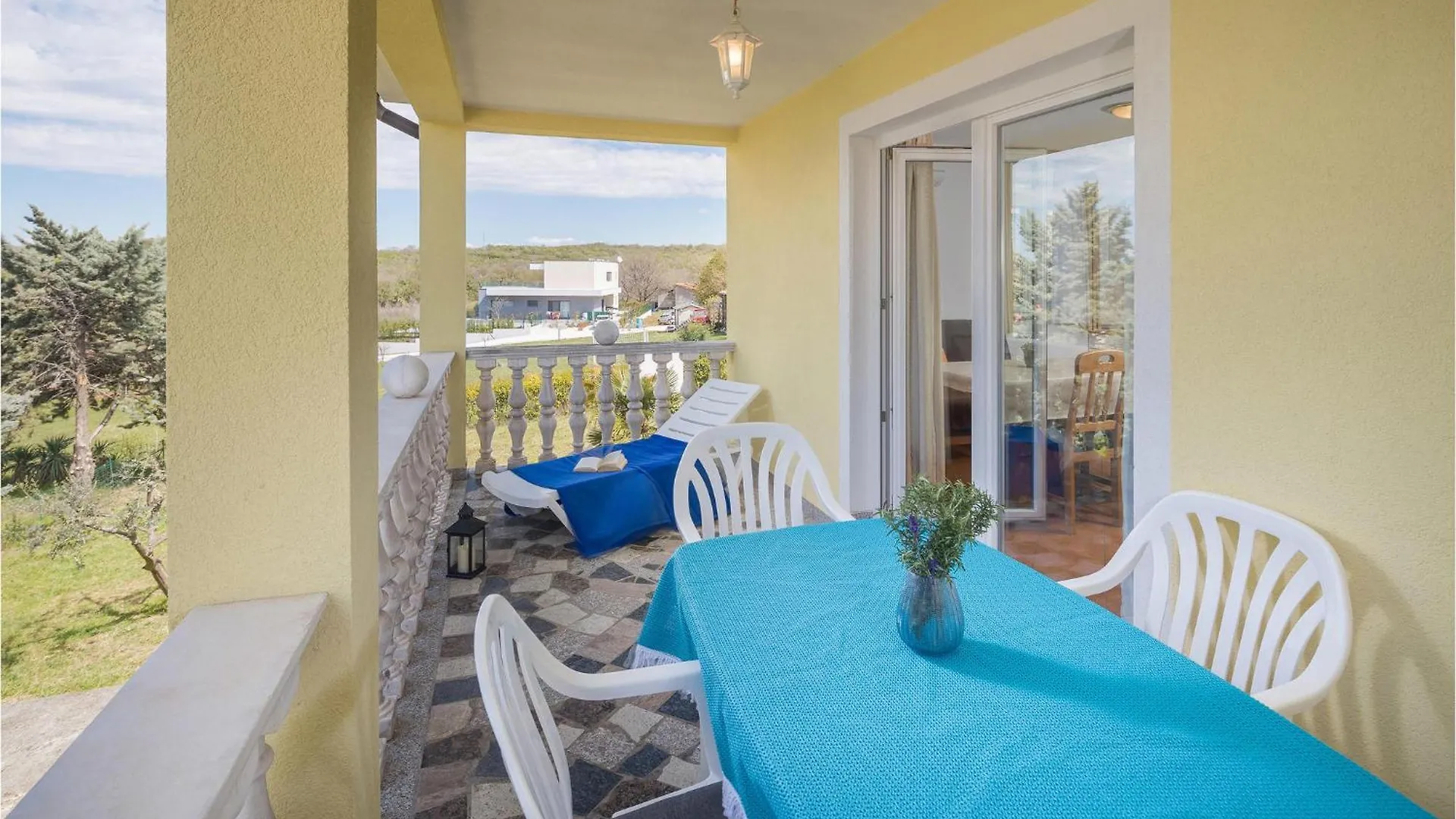 1 Bedroom Beautiful Apartment In ポレッチ
